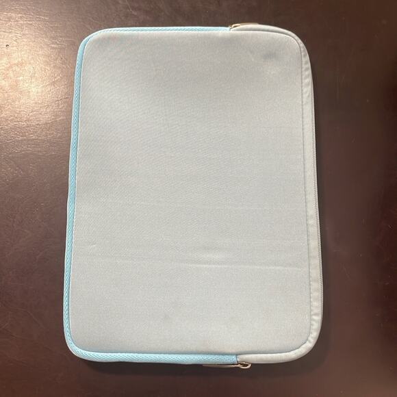 MacBook New Air 13” shell with light blue soft case - Picture 3 of 5